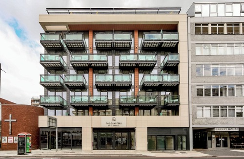 South Hampstead Apartment | Spacious Suite with Super King Size Bed, Zone 2 London