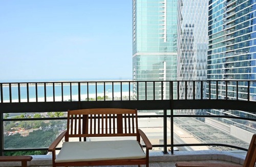 Abu Dhabi City Center Apartment | Splendid 3BR Coastal Escape - Corniche Beach