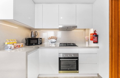 Nad Al Sheba Apartment | StayShort - Luxury 3BR Apartment in Meydan that Sleeps 5