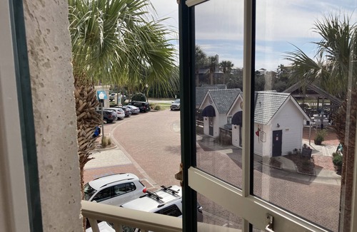 Seacrest Beach Condo | Steps away from Rosemary Beach, Seacrest Beach & Alys Beach! 5 STAR REVIEWS!