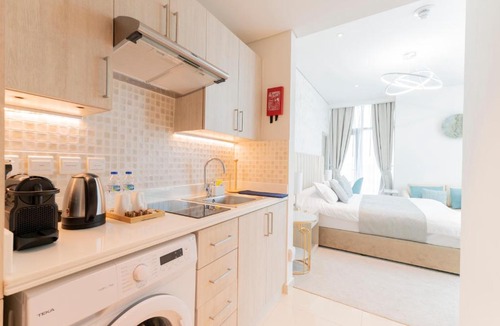 Palm Jumeirah Apartment | Studio with pool and private beach access on Palm Jumeirah