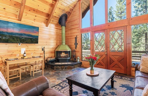 Fox Farm Ski Chalet | Stunning Chalet w/Central AC. Close to Lake and Village- Spa, Fireplace and BBQ