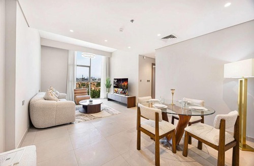 Discovery Gardens Apartment | Stunning Luxury 3BDR 5P