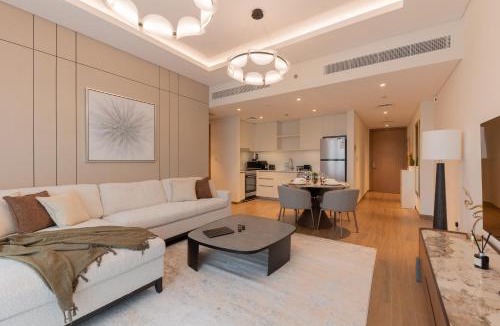 Al Wasl Apartment | Stylish 1BR in Central Park Celadon