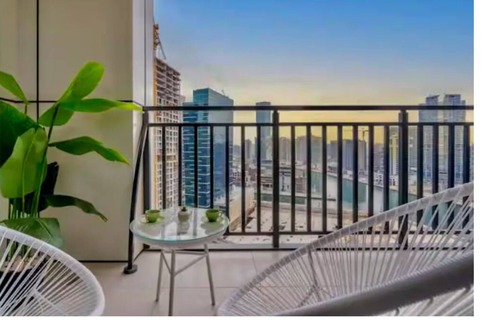 Business Bay Apartment | Stylish 1BR in Dubai - Canal View - Walk to Burj Khalifa