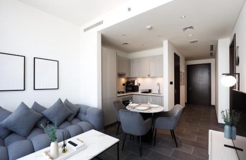 Nad Al Sheba Apartment | Stylish 1BR with Skyline Views Sobha Crest, Hartland