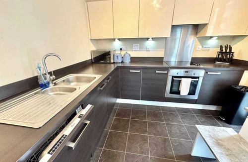 Bromley South Apartment | Stylish 2BR 2Bath, Balcony Views, Stratford, ABBA