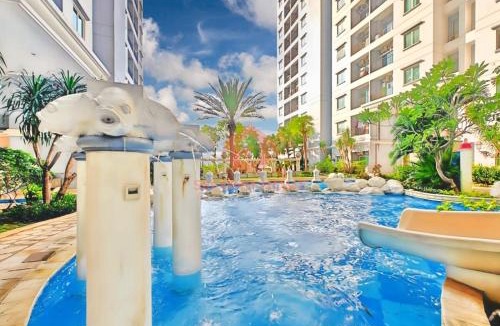 Kelapa Gading Barat Apartment | Stylish 2BR MOI Apt Pool, Gym, Wi-Fi