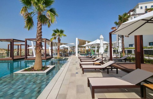 Abu Dhabi Apartment | Stylish 2BR w/Balcony | Yas Golf Collection