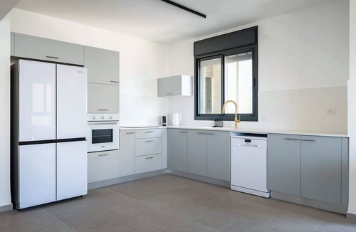 Rishon LeTsiyon Apartment | Stylish 4BR Apt l Private Balcony & Mamad