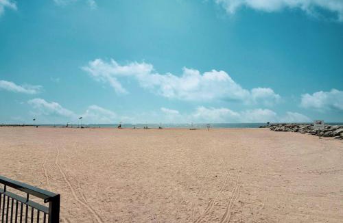 Dubai Apartment | Stylish Apartment, Private Beach, Port de La Mer