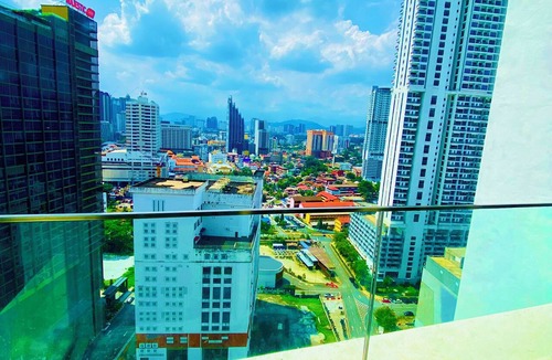 Kuala Lumpur City Centre Apartment | Stylish Quill Residence with Infinity Pool & Gym