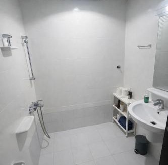 Qurm Apartment | Stylish Qurum Retreat Cozy & Modern