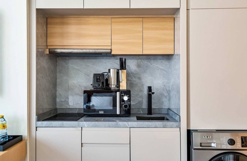 Jumeirah Village Triangle Apartment | Stylish Studio Novotel JVT with Access to 5-Star Hotel Pool, Gym & Spa - Sleeps 2