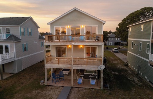 Colington Harbour House | Sunset on Soundview! Waterfront! Pool Access! Bring Your Boat!