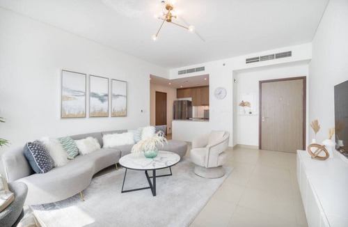Dubai Marina Apartment | Sunset spot with breathtaking view by Suiteable
