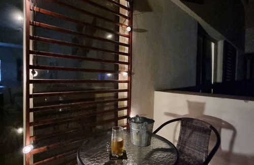 Al Riffa Apartment | Sunshine Lagoon View Large Balcony - 5m from beach!