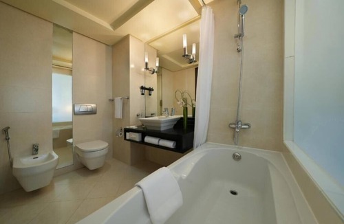 Al Zahiyah Apartment | Superior Room Near Abu Dhabi Mall By E R