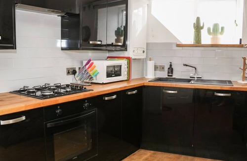 Swanage Apartment | THE COMPASS, open-plan, WiFi, in Swanage