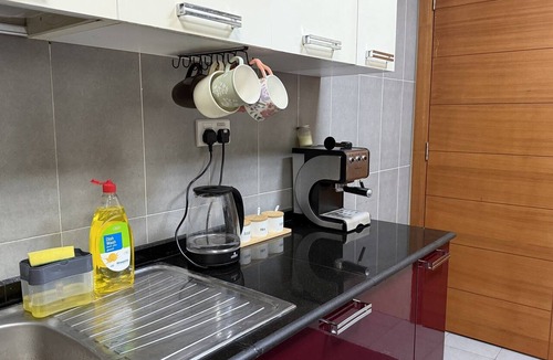 Al Khuwair Apartment | The Hive - Cozy 2BR Apartment with Rooftop Pool, Al Khuwair Muscat