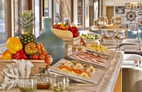 Al Hamra Village Resort | The Ritz-Carlton Ras Al Khaimah, Al Hamra Beach