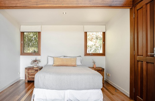 Ewingsdale Apartment | This Balinese inspired home offers tranquility and views of Byron Bay