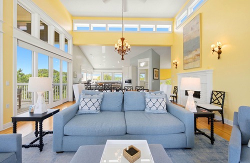 Plantation House | THIS FABULOUS FIRST-TIER PLANTATION property is the ultimate family gathering place!