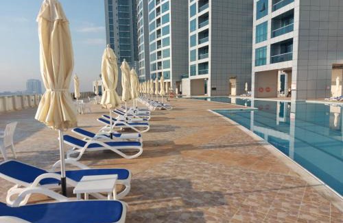 Rumailah Apartment | Top Floor Luxury 2BR Beach Apartment with Full Sea View