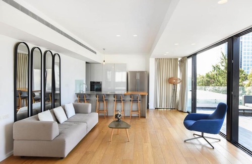 Tel Aviv City Center Apartment | Touch The Sky by HolyGuest