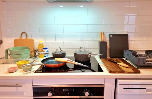 Mount Albert Apartment | Train, Zoo, EdenPark| Arcade, Disney+|FreeParkings