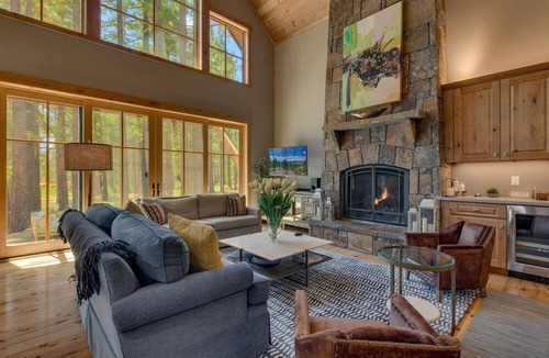 Truckee House | Truckee Treasure Gray's Crossing By Tahoe Getaways - Pet Friendly, Hot Tub w/HOA Access