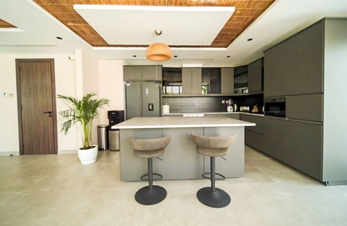 Al Barsha 1 Condo | Twin room in Private villa