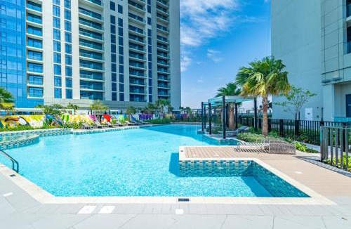 Sheikh Zayed Road Apartment | Upscale 1BR, Amazing View & Balcony in Aykon Tower