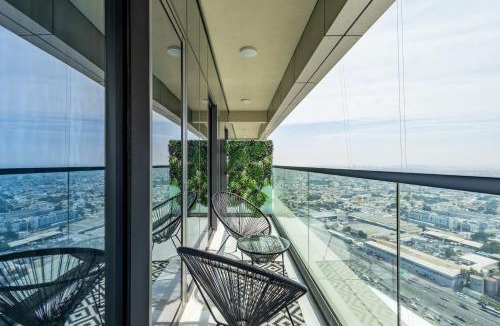 Sheikh Zayed Road Apartment | Upscale 1BR, Amazing View & Balcony in Aykon Tower