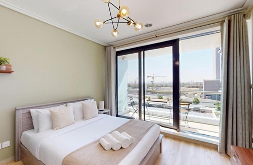 Jumeirah Lake Towers Apartment | Vacationer Holiday Homes I Elegant Studio I Convenient & Central Stay in JLT