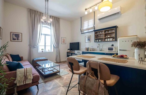 Jaffa Apartment | VELLER Shemaiah Apt #4