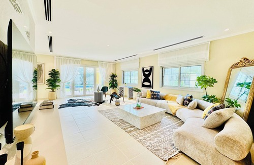 Jumeira 3 Apartment | Venduras- Luxe 3BR Villa Jumeirah Park