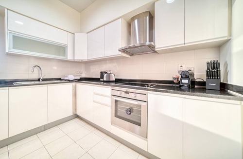 Palm Jumeirah Apartment | Vibrant Palm Lifestyle and Mediterranean Charm