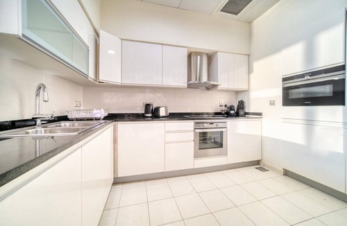 Palm Jumeirah Apartment | Vibrant Palm Lifestyle and Mediterranean Charm