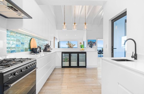 Shelley Point House | Villa View - Six Bedroom House, Sleeps 14