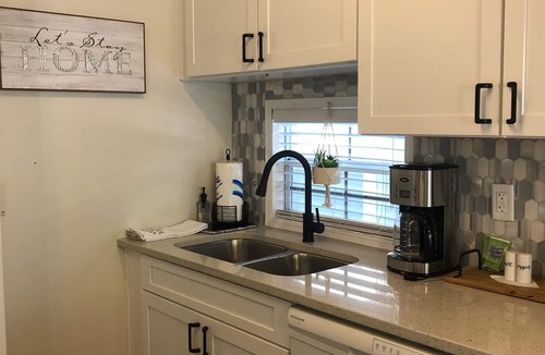 Lower Grand Lagoon Cottage | VO Resort: w/golf cart, beach/bay access, boat dock, fish pier, mini golf & more