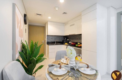 Sheikh Zayed Road Apartment | Vogue | Aykon City Business Bay near Metro Station