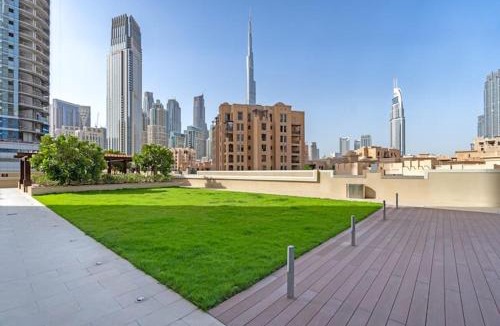 Madinat Zayed Apartment | Vogue Bellevue Downtown - Stylish One Bedroom Apartment with Balcony, Walkable to Burj Khalifa and Dubai Mall, Fully Renovated