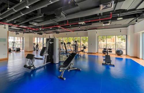 Madinat Zayed Apartment | Vogue Bellevue Downtown - Stylish One Bedroom Apartment with Balcony, Walkable to Burj Khalifa and Dubai Mall, Fully Renovated