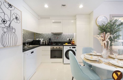 Sheikh Zayed Road Apartment | Vogue | Business Bay with See View | Metro Access