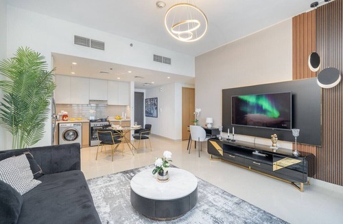 Dubai Apartment | Vogue Sky-High 1BR Retreat Harbour Views T1