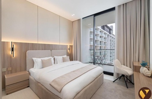Jumeirah Village Circle Apartment | Vogue Vacation Homes, JVC Binghatti Phoenix near Circle Mall, One Bedroom Apartment with Balcony and Access to all Amenities