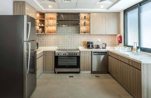 Al Hamriya House | Waterfront Villa Pool & Private Beach Access