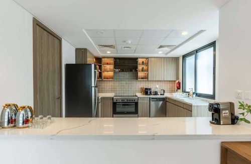 Al Hamriya House | Waterfront Villa Pool & Private Beach Access
