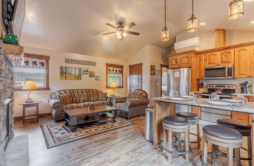 West Yellowstone Cabin | Whiskey Springs Cabin